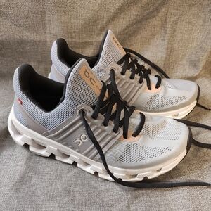 ON CLOUD SWIFT Women's Sneakers, Size 6.5